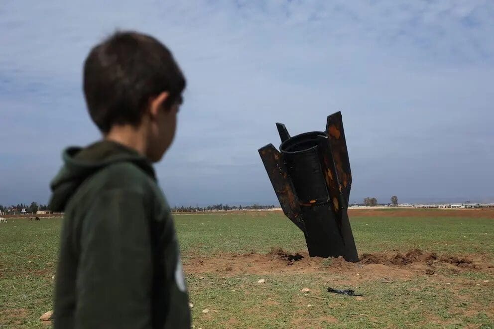 Un misil sin destino claro impactó en Siria mientras la OTAN interceptaba otro proyectil en Turquía. Analizamos el aumento de la tensión bélica regional.