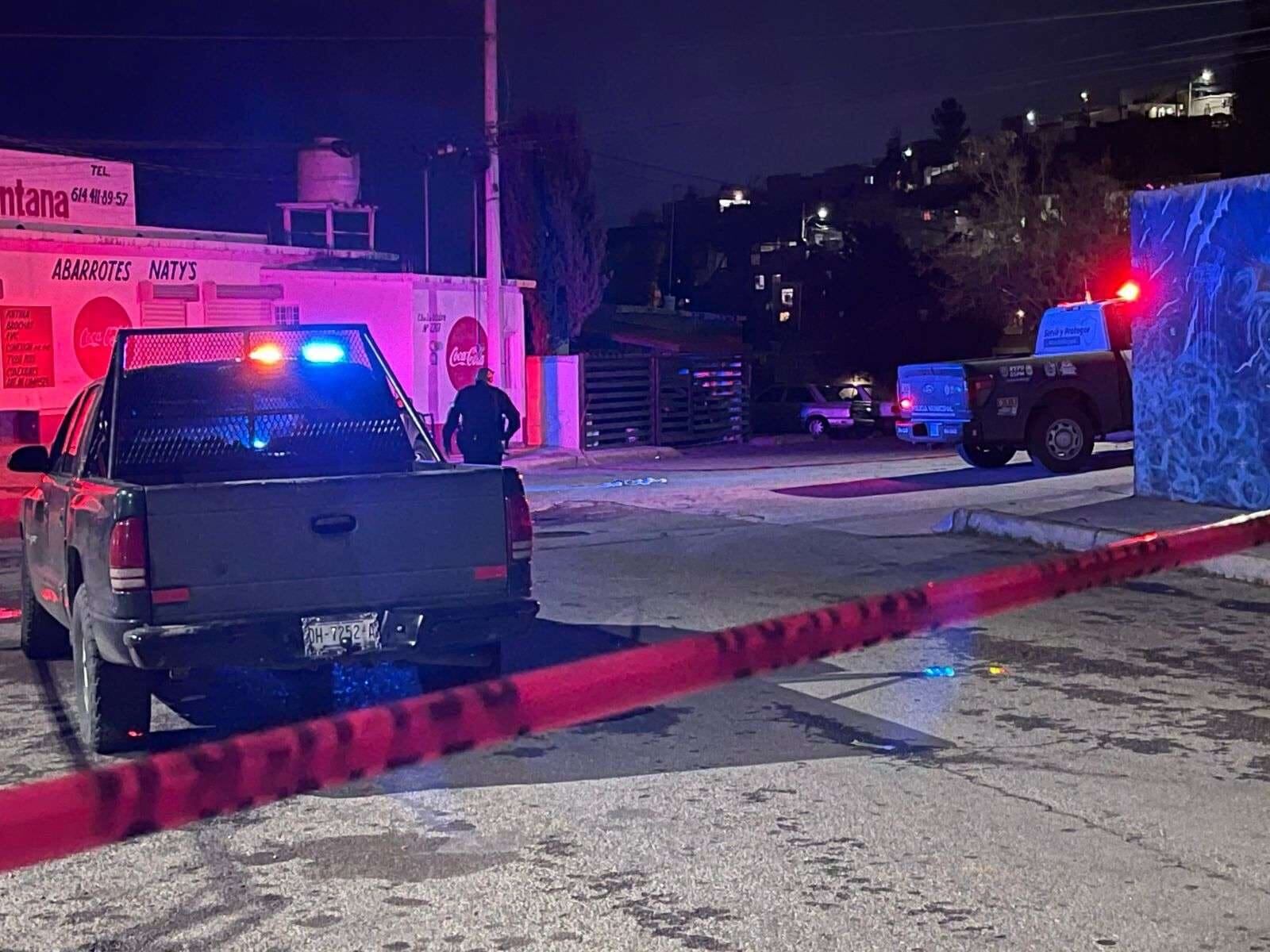 Ataque armado en la colonia Martín López deja a un joven de 16 años lesionado. Autoridades investigan agresión cometida desde un vehículo negro.