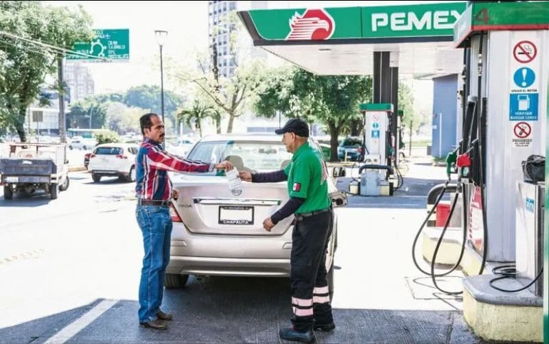 Claudia Sheinbaum revela el millonario costo semanal para frenar el gasolinazo en México por la guerra en Medio Oriente. Conoce los detalles aquí.