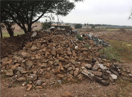 Municipio de Chihuahua exhorta a evitar tirar basura en terrenos baldíos para prevenir sanciones y riesgos sanitarios.