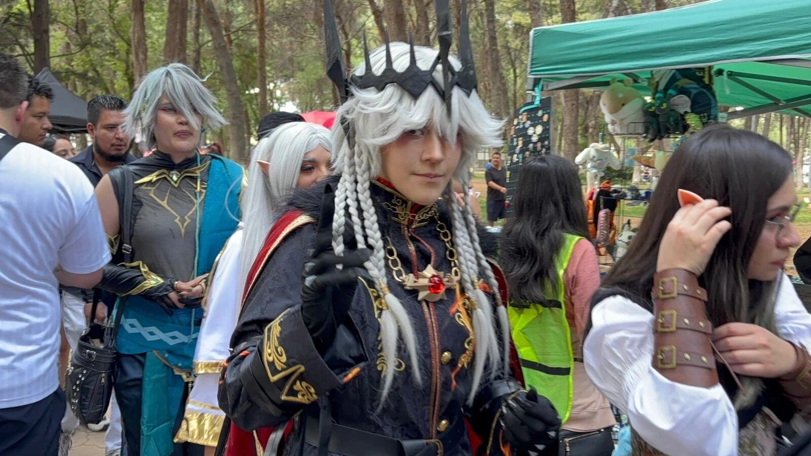 Familias disfrutan evento medieval en la Ciudad Deportiva de Chihuahua con actividades culturales y recreativas.