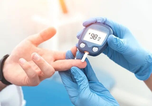 Conoce cómo actualizar tu glucómetro gratis y mejorar el control de la diabetes con mediciones más precisas.