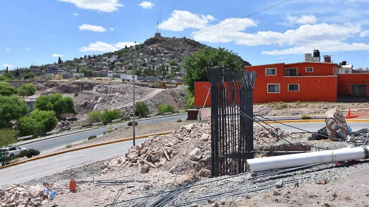 Cierre en Periférico de la Juventud en Chihuahua por obras viales. Conoce rutas alternas y evita retrasos en tus traslados.