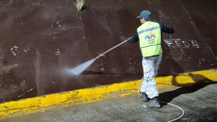 Refuerzan limpieza nocturna en Chihuahua para mejorar la imagen urbana sin afectar el tráfico.