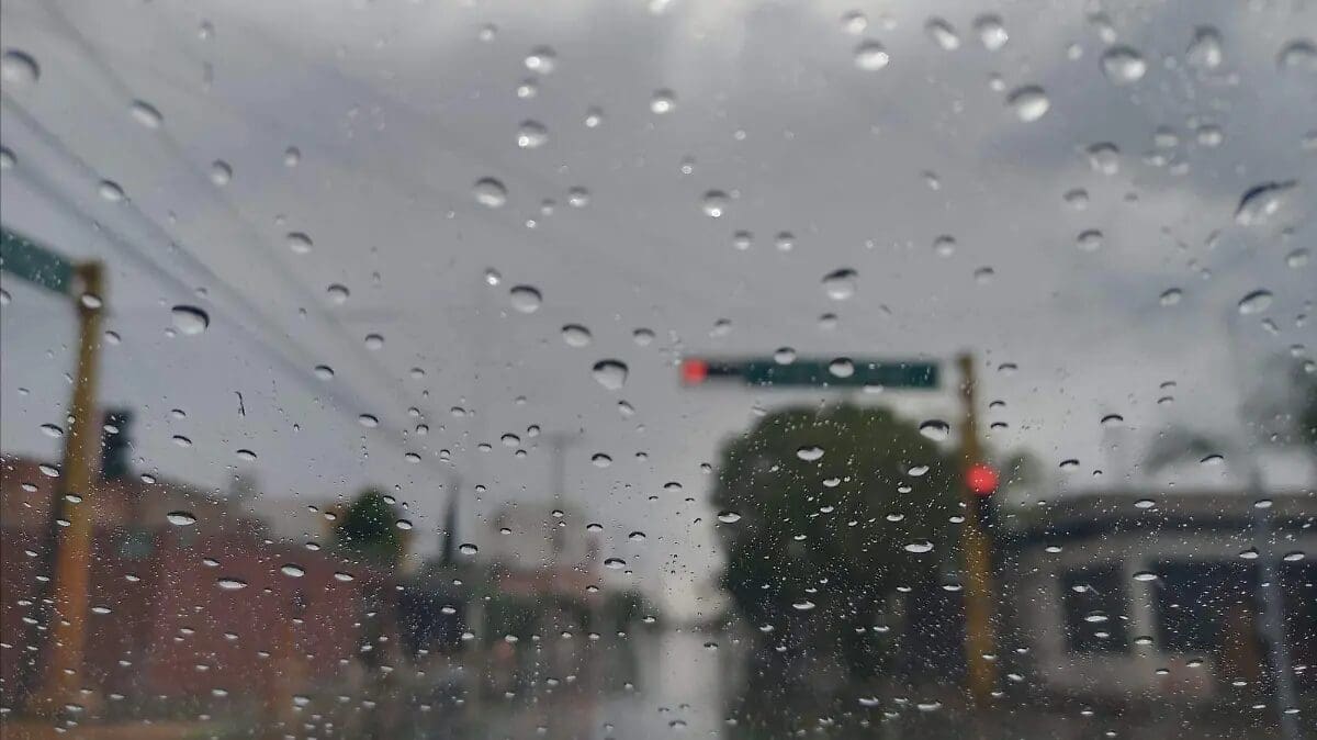 Pronóstico en Chihuahua prevé lluvias ligeras este fin de semana. Consulta temperaturas y recomendaciones de Protección Civil.