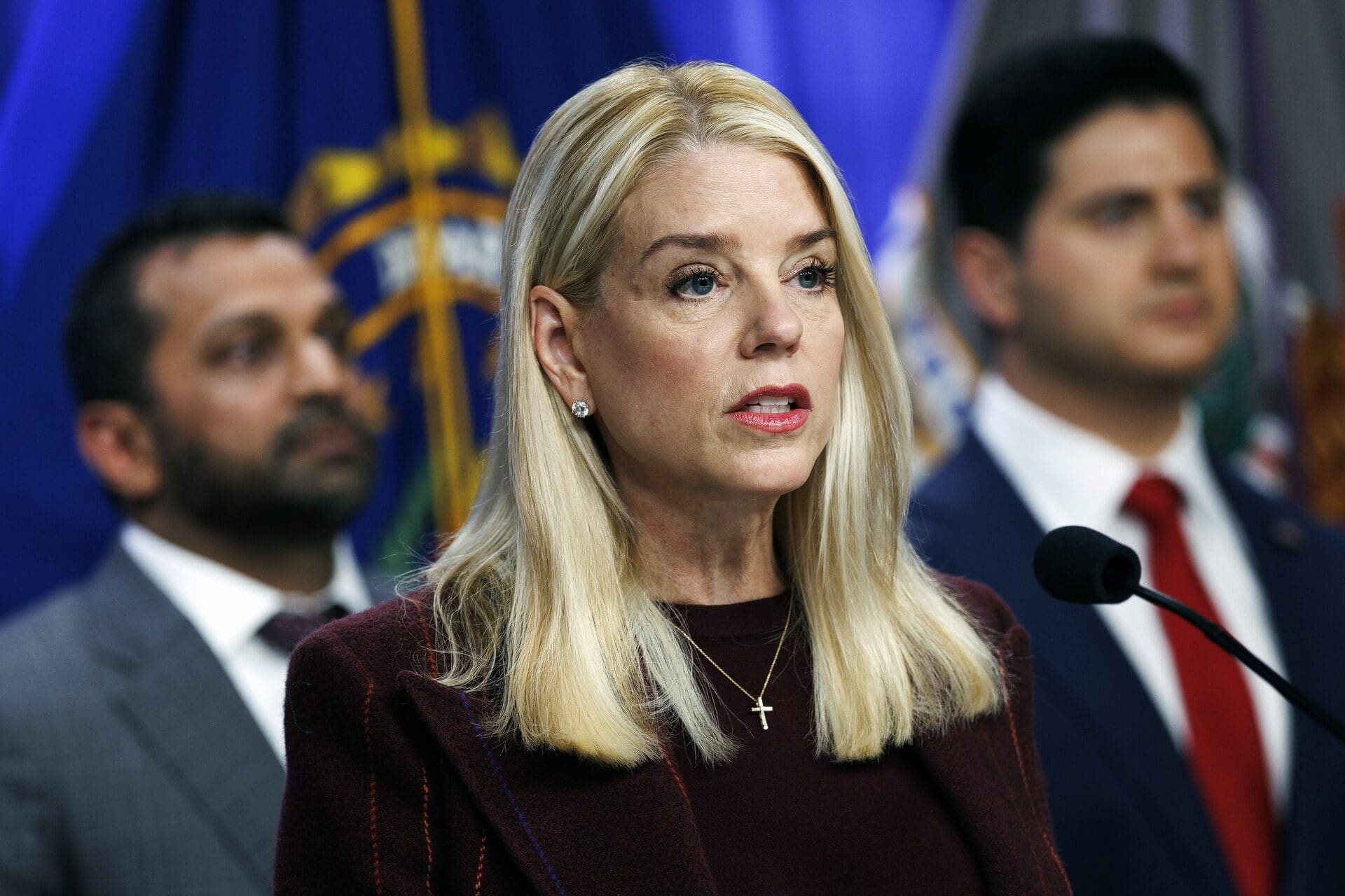 Donald Trump destituye a Pam Bondi como fiscal general de Estados Unidos y nombra a Todd Blanche como interino.