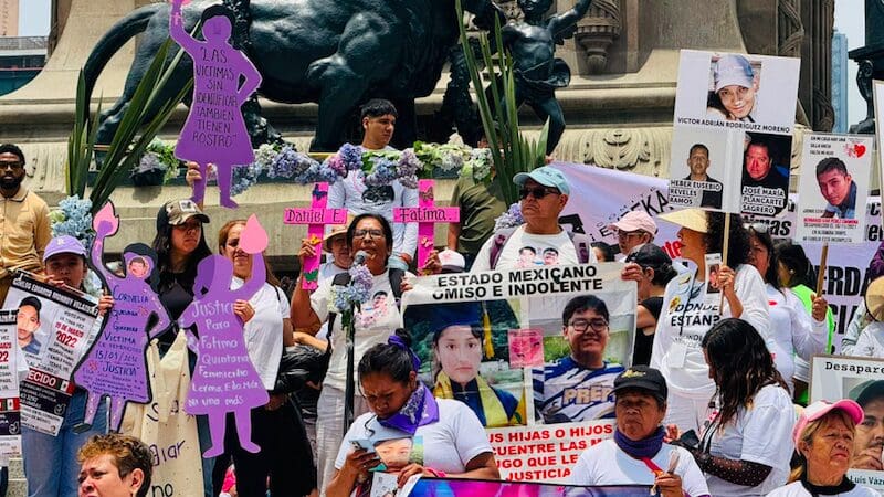 Comité de la ONU solicita considerar las desapariciones en México como crímenes de lesa humanidad. Detalles sobre el reporte de fosas y crisis forense.