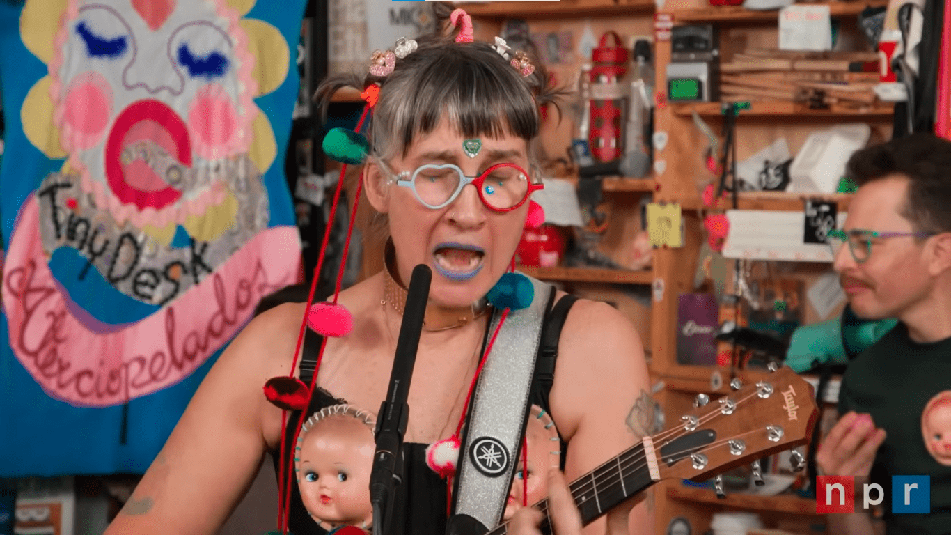 Chihuahuense brilla en Tiny Desk junto a Aterciopelados. Conoce cómo Victoria Gómez destacó en este escenario internacional.