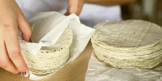 Precio de la tortilla en Chihuahua podría subir hasta los 30 pesos por kilo. Conoce las razones del posible aumento.