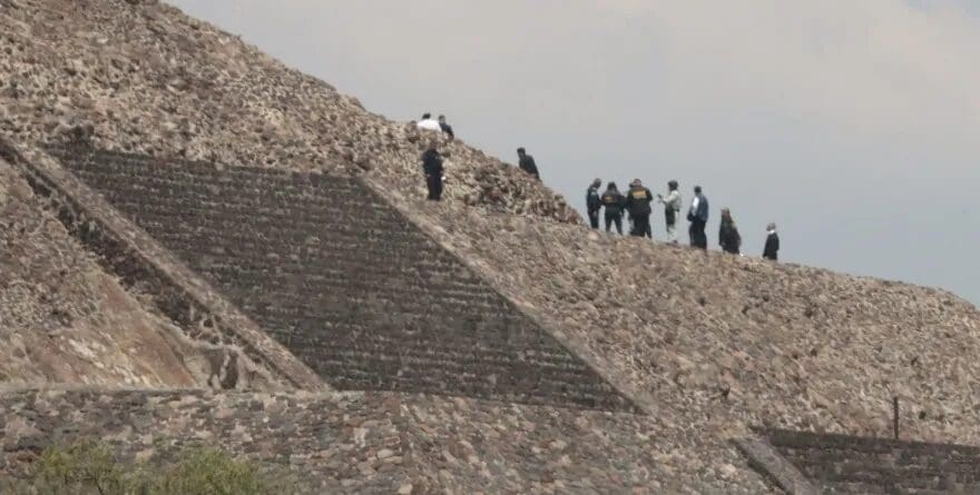 Se filtró el video que grabó en secreto una rehén durante el ataque en Teotihuacán. El agresor Julio César Jasso amenazó a 30 turistas con sacrificarlos. Conoce los detalles de los escalofriantes momentos captados en la grabación.
