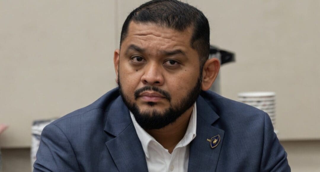 El fiscal César Jáuregui reveló que los agentes de EU fallecidos en Chihuahua impartían cursos de drones y fueron invitados al convoy por Pedro Oseguera. Conoce todos los detalles de la investigación.
