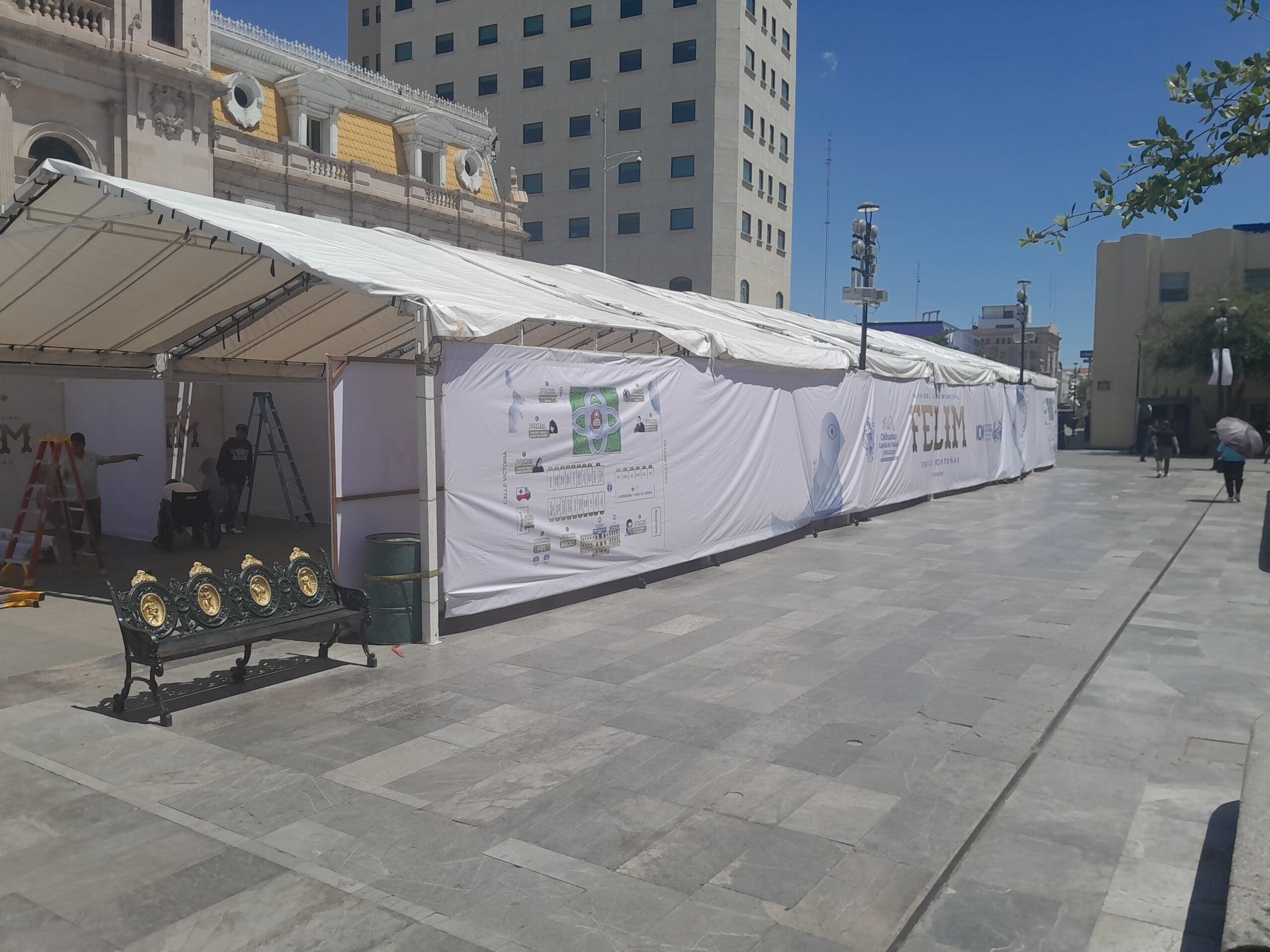 Del 23 al 25 de abril, la Feria del Libro Municipal de Chihuahua ofrece tres días de cultura gratuita para toda la familia. Entérate de todas las actividades y cómo aprovechar al máximo el evento.
