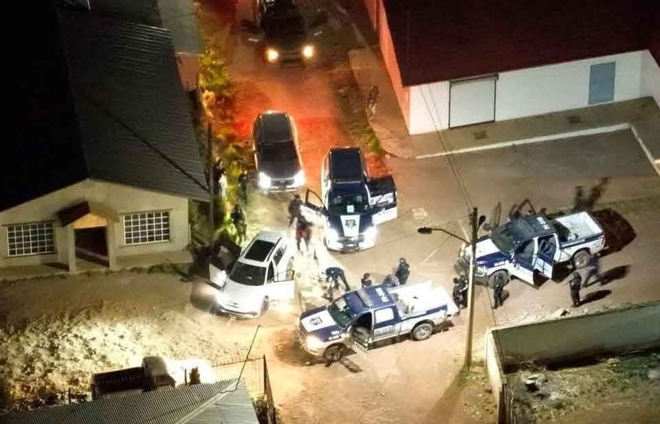 Detienen a El Larry, presunto líder criminal en Guachochi, junto a cinco personas y arsenal.