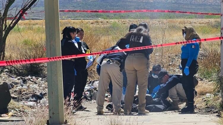 Vecinos reportaron el hallazgo de un cuerpo con impactos de bala y quemaduras en Punta Oriente. La Fiscalía de Chihuahua ya investiga. Con este caso, abril suma 16 homicidios dolosos. Lee la nota completa.
