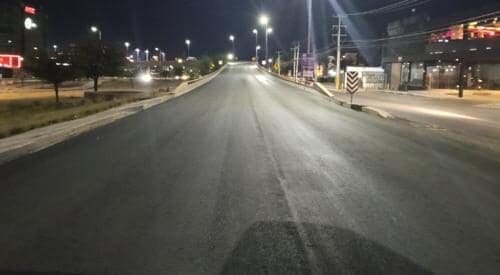 La SCOP rehabilitó más de 13 mil metros cuadrados de pavimento en el Periférico de la Juventud en Chihuahua. Conoce qué tramos están intervenidos, los horarios de trabajo y cómo afecta la circulación.
