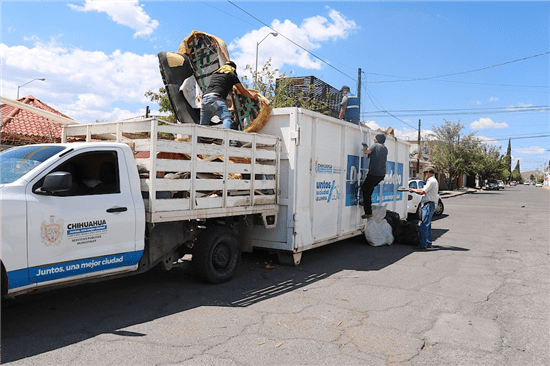 El programa Destilichadero del Municipio de Chihuahua visita cuatro colonias del 27 al 30 de abril. Retiro gratuito de desechos grandes en Portales, Punta Oriente, Francisco Domínguez y Jardines de Sacramento. Conoce el calendario.
