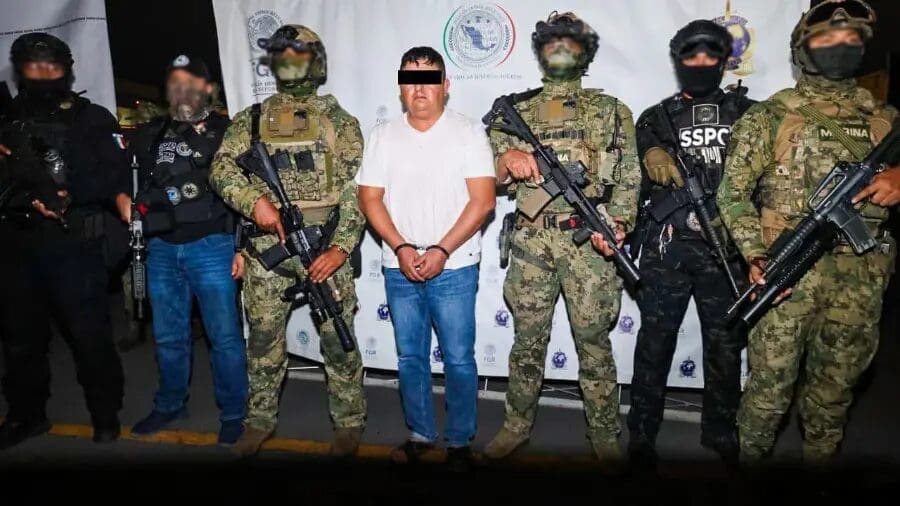 México capturó a El Jardinero, posible sucesor de El Mencho en el CJNG, y a El Güero Conta en operativos simultáneos. El gobierno desplegó 132 mil efectivos para prevenir violencia. Conoce todos los detalles.
