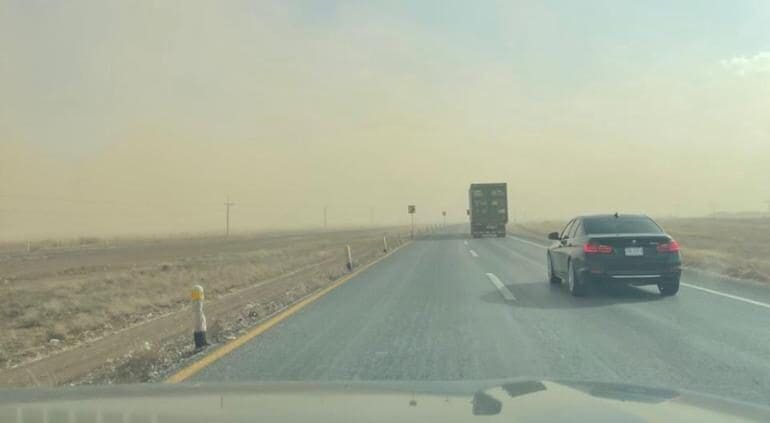 Protección Civil emite alerta por vientos de hasta 85 km/h y tolvaneras en tramos carreteros de Chihuahua para el jueves 30 de abril. Conoce las zonas afectadas y las recomendaciones oficiales antes de salir a carretera.
