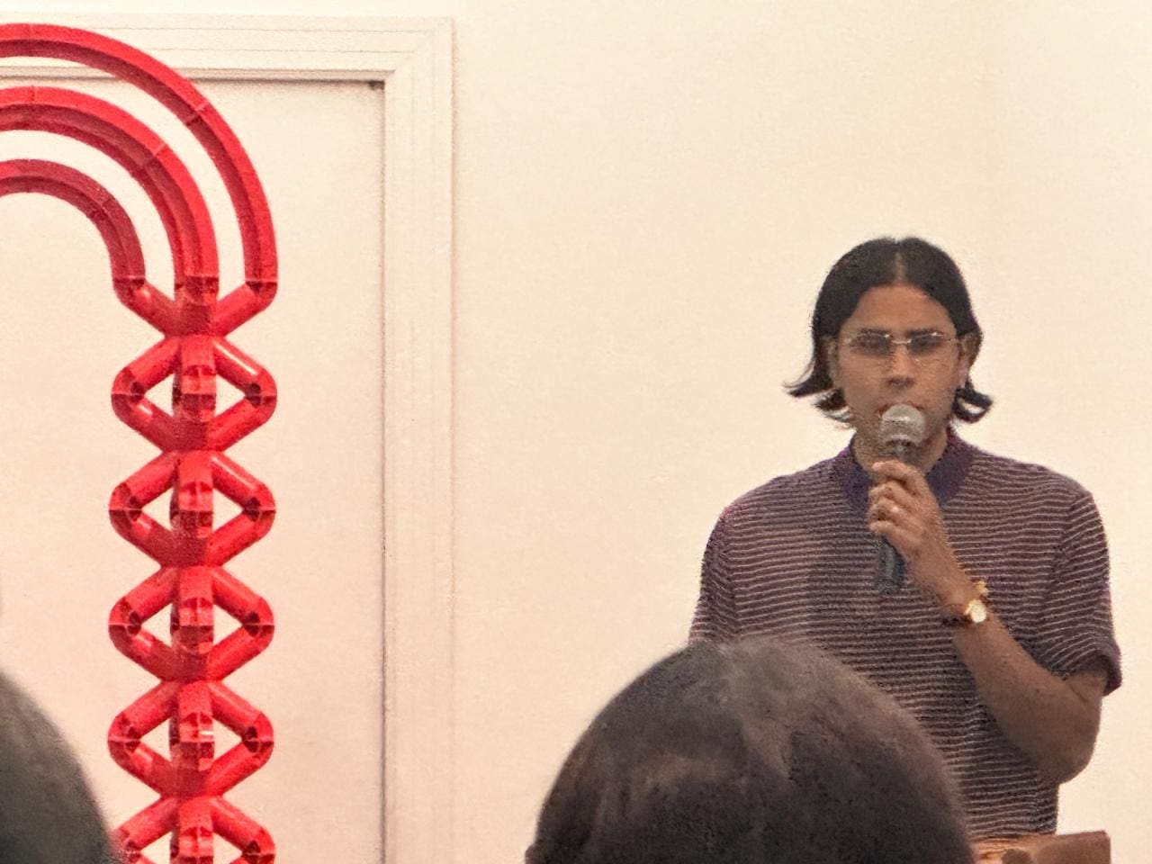 La exposición pictórica "Póstumo" del artista Magdaleno se puede visitar en la Rectoría de la UACH hasta el 29 de mayo con entrada libre. 18 obras sobre memoria, ausencia y trauma familiar. Conoce todos los detalles.

