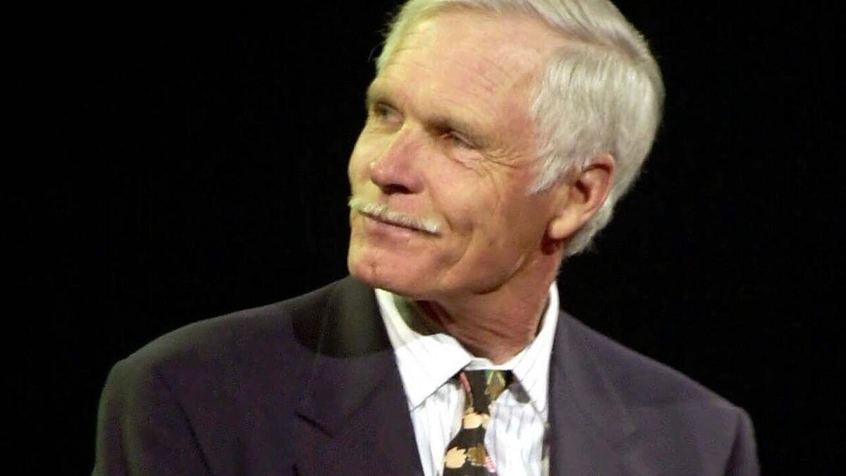 Ted Turner, fundador de CNN y pionero de las noticias las 24 horas, falleció a los 87 años tras años con demencia con cuerpos de Lewy. Conoce su legado, su vida y cómo transformó los medios de comunicación para siempre aquí.
