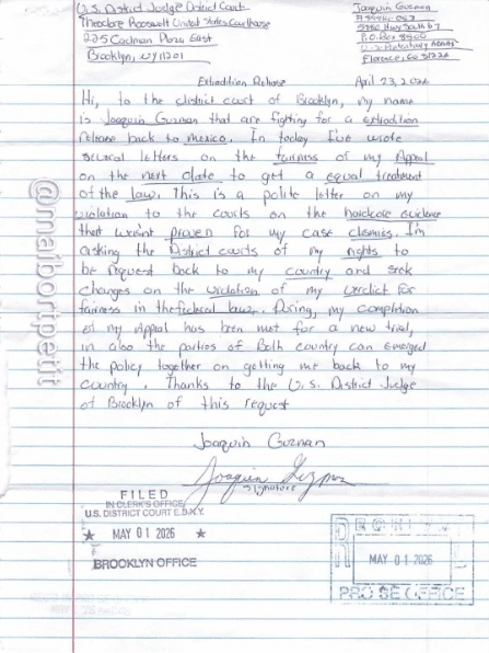 El Chapo Guzmán envió una nueva carta al tribunal de Brooklyn en la que rechaza su condena a cadena perpetua, afirma que fue juzgado por su fama y pide un nuevo juicio con extradición a México. Lee la carta completa aquí.
