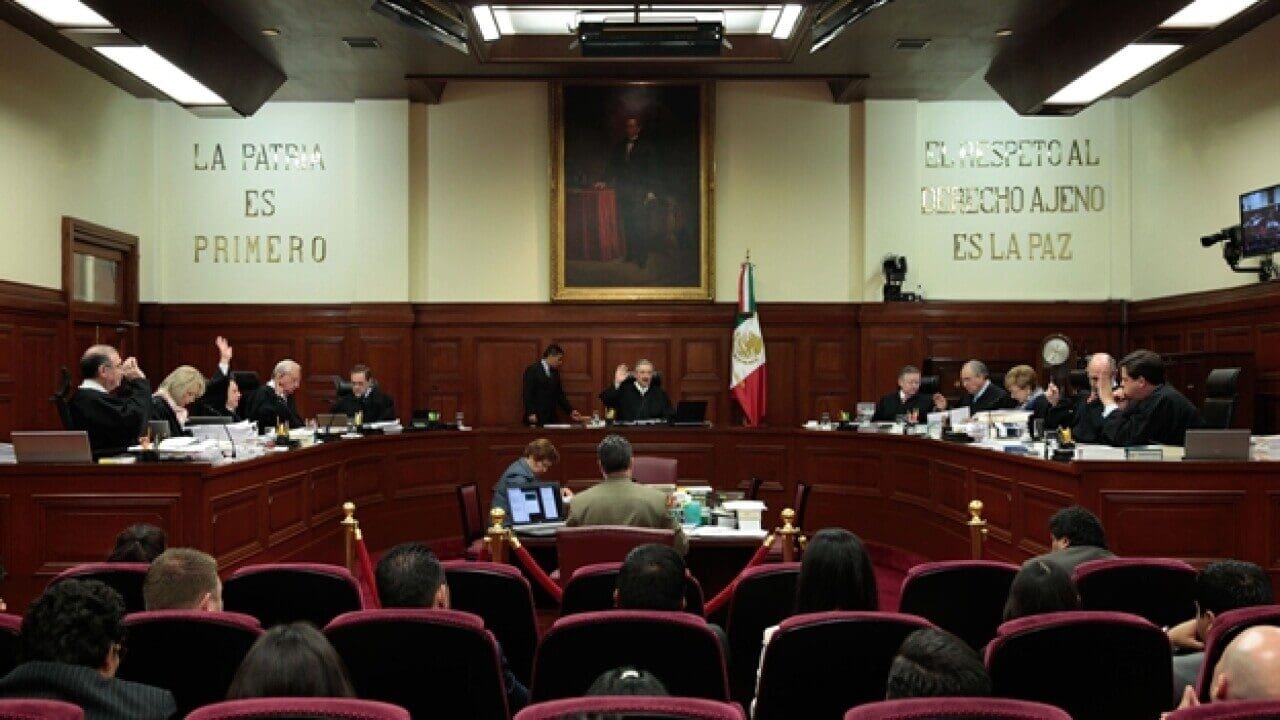 La SCJN avaló el acuerdo de la SEP que elimina la reprobación automática en educación básica por materias o faltas de asistencia. La resolución aplica en escuelas públicas y privadas de todo México. Conoce los detalles aquí.
