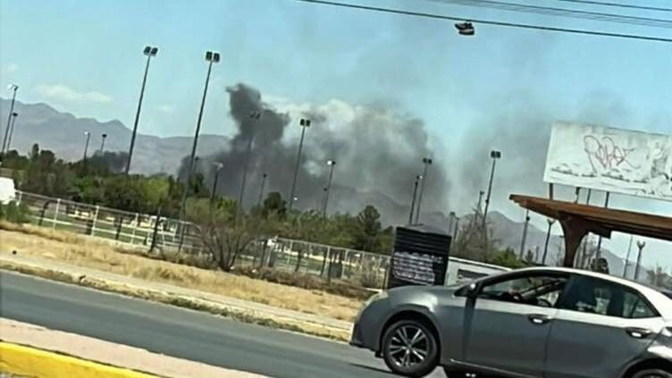 Ciudadanos reportaron un incendio con columna de humo visible en la avenida Juan Pablo II de Chihuahua. Se desconocen causas, origen y posibles lesionados. Conoce los detalles aquí.
