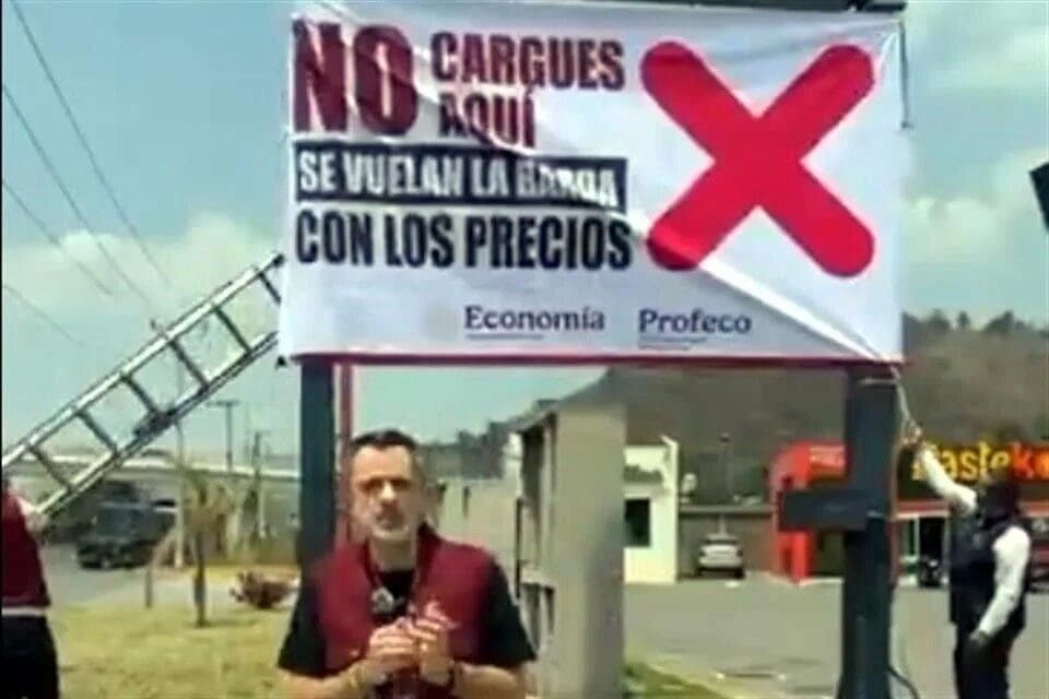 Profeco colocó lonas de advertencia en gasolineras de Chihuahua que venden el diésel por encima de los 27 pesos acordados. Una estación Windstar en Nueva España y Periférico Almada lo tiene en 28.49. Conoce los detalles aquí.
