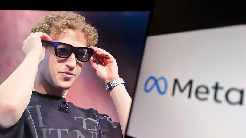 Por primera vez en su historia, Meta registró una caída en usuarios activos diarios mientras acumula 59 mil millones en deuda y pierde millones en proyectos fallidos como el Metaverso. ¿Está comenzando el declive de Facebook? Lee el análisis aquí.
