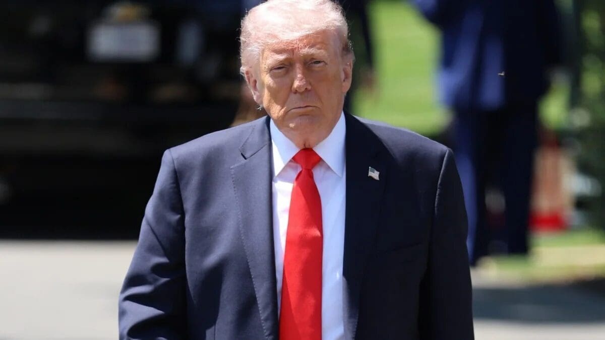 Trump bromeó ante una multitud sobre "tomar el control" de Cuba de regreso de la guerra con Irán, mientras firmaba un decreto que amplía sanciones contra el gobierno cubano. ¿Chiste o advertencia real? Lee los detalles aquí.
