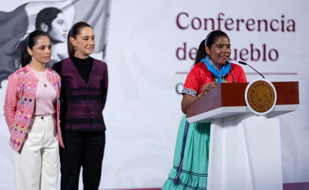 Sheinbaum denunció que la corredora rarámuri Lorena Ramírez sigue siendo sacada de restaurantes en Chihuahua por ser indígena, señalando el racismo que persiste en México hacia los pueblos originarios. Conoce los detalles aquí.
