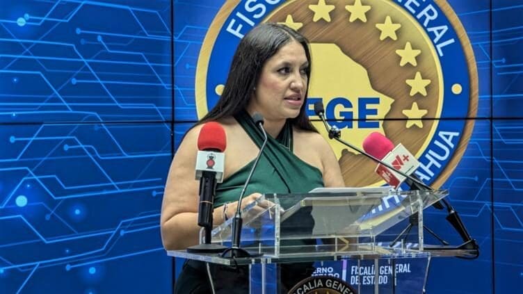 La fiscal Wendy Chávez confirmó que dos agentes extranjeros que participaron en el operativo de El Pinal siguen sin ser identificados, mientras el Consulado de EU no responde a las solicitudes de la Fiscalía de Chihuahua.
