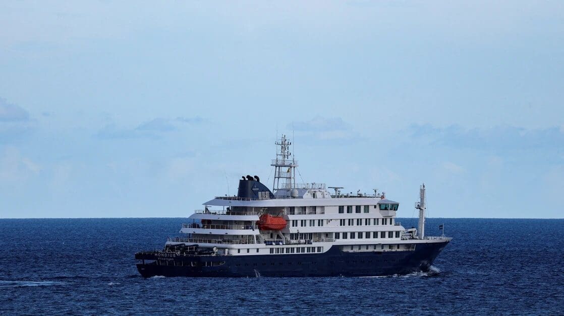 México emitió su primer aviso epidemiológico por hantavirus tras un brote en el crucero MV Hondius que dejó tres muertos en el Atlántico Sur. El riesgo en el país es bajo, pero las autoridades piden vigilancia al personal médico.

