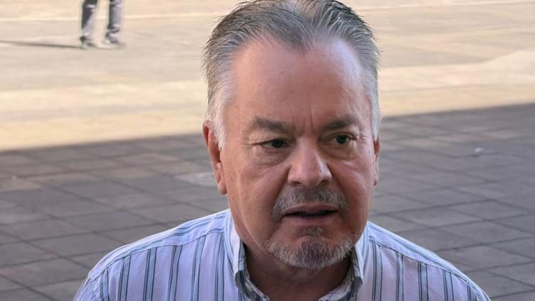 El senador panista Mario Vázquez Robles rechazó las acusaciones de traición a la patria contra Maru Campos y argumentó que los perjudicados del operativo en Chihuahua fueron narcotraficantes, no el Estado mexicano.
