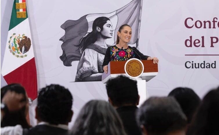 La presidenta Sheinbaum afirmó que no hay prisa en revisar el TMEC y que México busca evitar que el proceso se politice por los ciclos electorales en México y Estados Unidos. Sí insistió en reducir los aranceles actuales.
