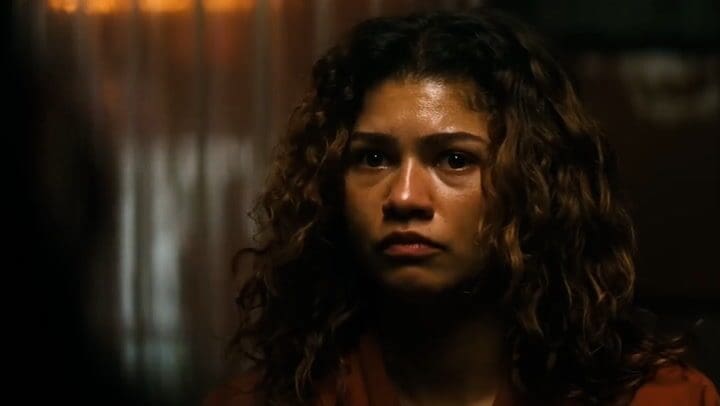 La tercera temporada de Euphoria vuelve a dividir opiniones con el arco de Cassie Howard en una plataforma de contenido adulto. La crítica reconoce a Zendaya y Sydney Sweeney como referencias del drama televisivo, mientras el debate sobre los límites de la ficción continúa.
