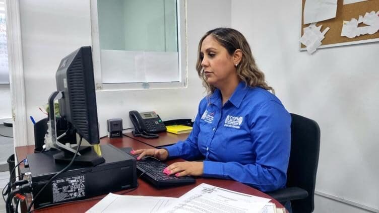 La DSPM de Chihuahua refuerza la atención ciudadana con un mecanismo para solicitar vigilancia y patrullajes especiales en colonias, escuelas, parques y comercios. Los vecinos pueden llamar al 614 442 7300 extensión 3171 o marcar al 9-1-1.