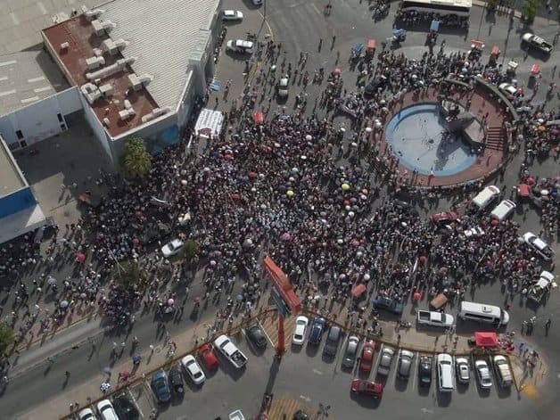 El presidente estatal del PRI y diputado federal Alex Domínguez calificó de rotundo fracaso la marcha de Morena en Chihuahua, señalando que la asistencia fue menor a la esperada y que figuras nacionales del partido no generaron respaldo ciudadano.