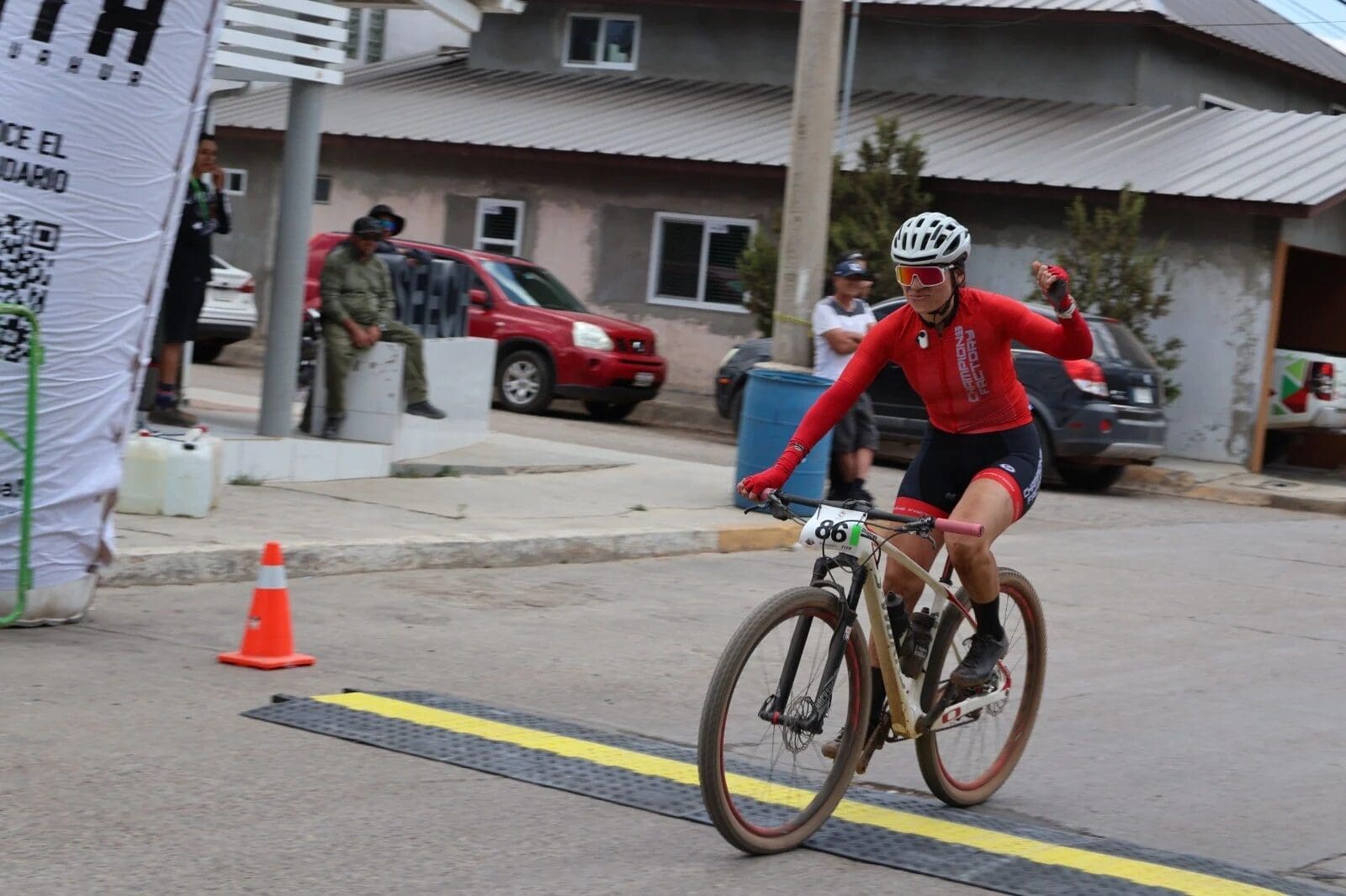 La Secretaría de Turismo y el Ayuntamiento de Guachochi presentaron la 12 edición del Reto Rarámuri Guachochi, competencia de ciclismo de montaña con categorías de 35, 45 y 86 km que se realizará el 6 de junio como parte del FITA Chihuahua 2026.