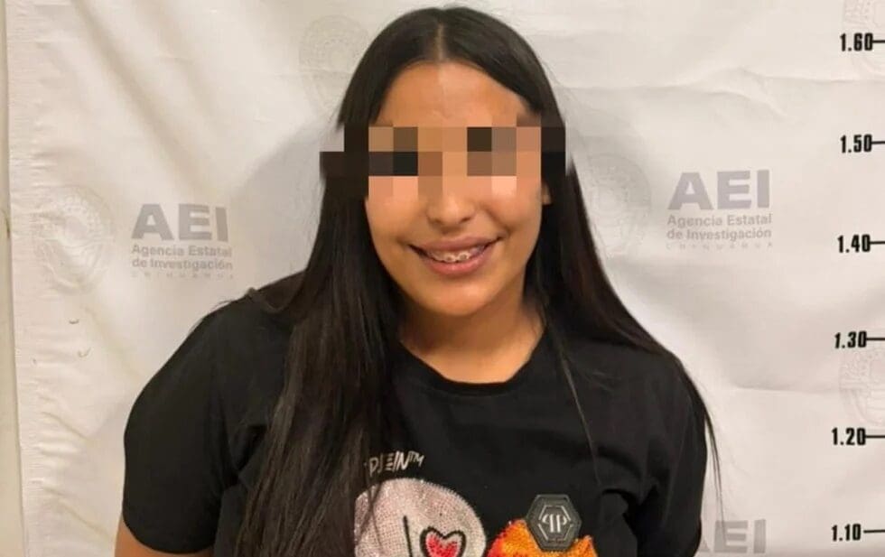 La AEI detuvo en Ciudad Juárez a una cajera de ferretería acusada de desviar 430 mil 930 pesos en Valle de Zaragoza entre 2023, alterando tickets foliados para ocultar los faltantes ante sus empleadores.
