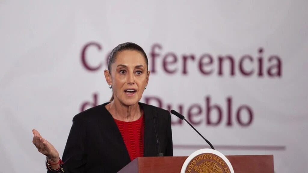 Claudia Sheinbaum descarta riesgos inmediatos por la orden de Trump sobre remesas y destaca reducción migratoria.