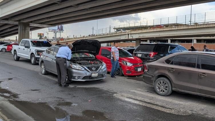 Presunto homicida fue detenido tras una persecución y choque múltiple en el cruce de la calle 25 y Canal en Chihuahua.