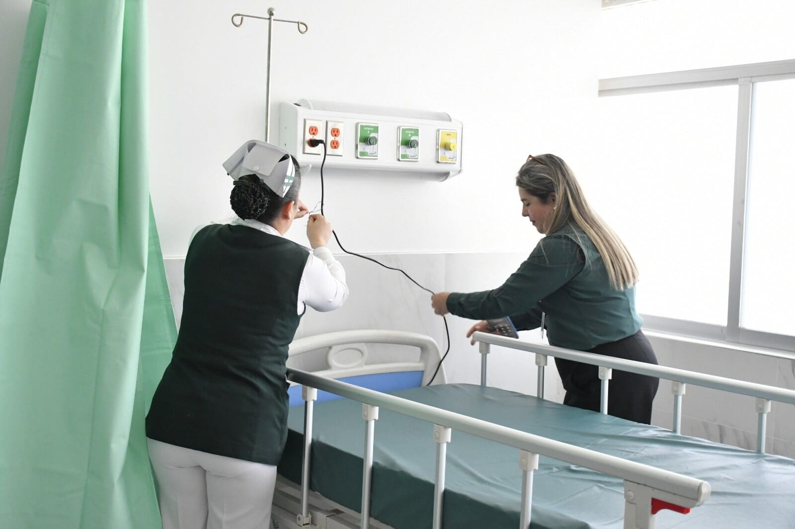 El IMSS ampliará su capacidad en 410 camas durante el sexenio de Sheinbaum. En Chihuahua se desarrollarán dos proyectos de infraestructura hospitalaria que se suman al hospital inaugurado en Ciudad Juárez en diciembre de 2024.