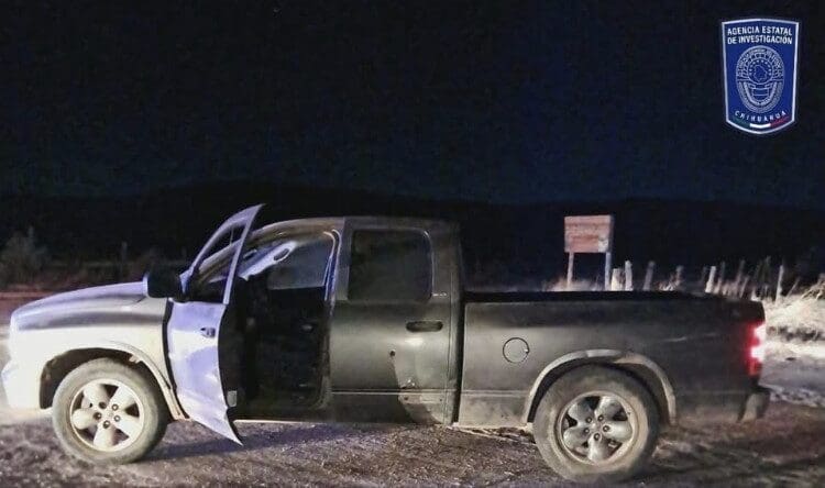 La Fiscalía Zona Occidente investiga el hallazgo de dos personas ejecutadas dentro de una camioneta en el municipio de Madera la noche del 1 de mayo. En la escena se encontraron casquillos de calibre 7.62 y .223. Conoce los detalles aquí.

