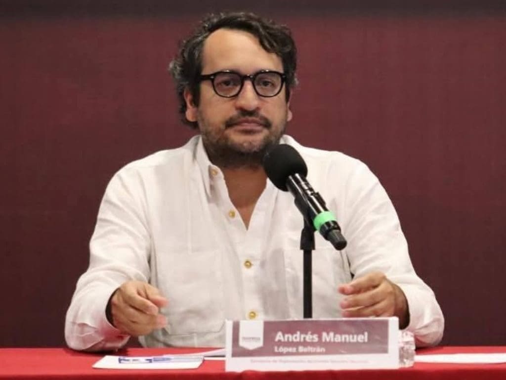 Andrés Manuel López Beltrán renuncia a la Secretaría de Organización de Morena para buscar una candidatura a diputado federal por Tabasco.