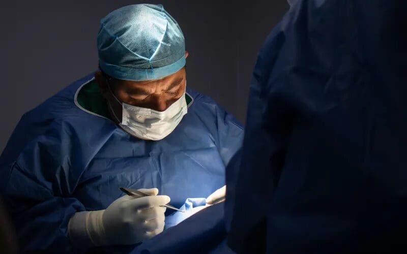 Especialistas del Hospital Central realizan exitoso trasplante renal en beneficio de una menor y una mujer.