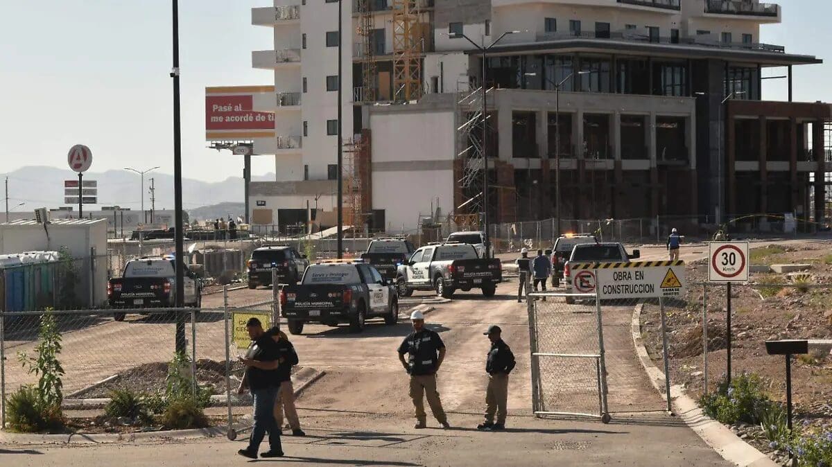 Un trabajador de 56 años fallece tras caer del séptimo piso de una obra en Distrito Uno; investigan medidas de seguridad.