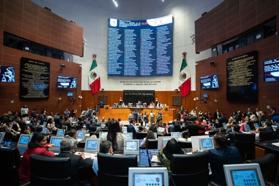 Senado aprueba de madrugada reforma que crea comisión del INE para detectar nexos con el crimen.