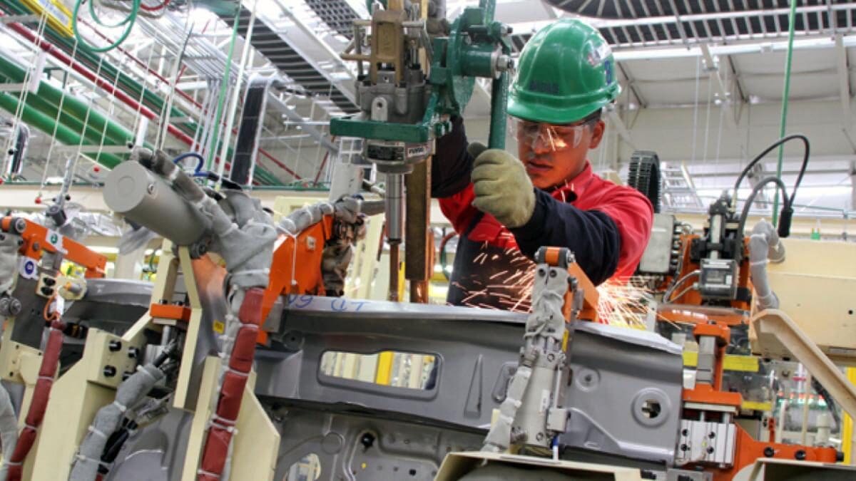 Estados Unidos exige salarios de 16 dólares por hora en maquiladoras mexicanas por el T-MEC.