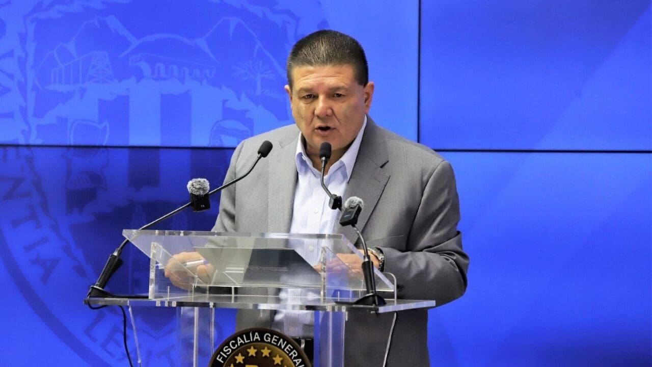 El exfiscal César Jáuregui comparece ante la FGR en Ciudad Juárez por el caso de los agentes de la CIA en Morelos.